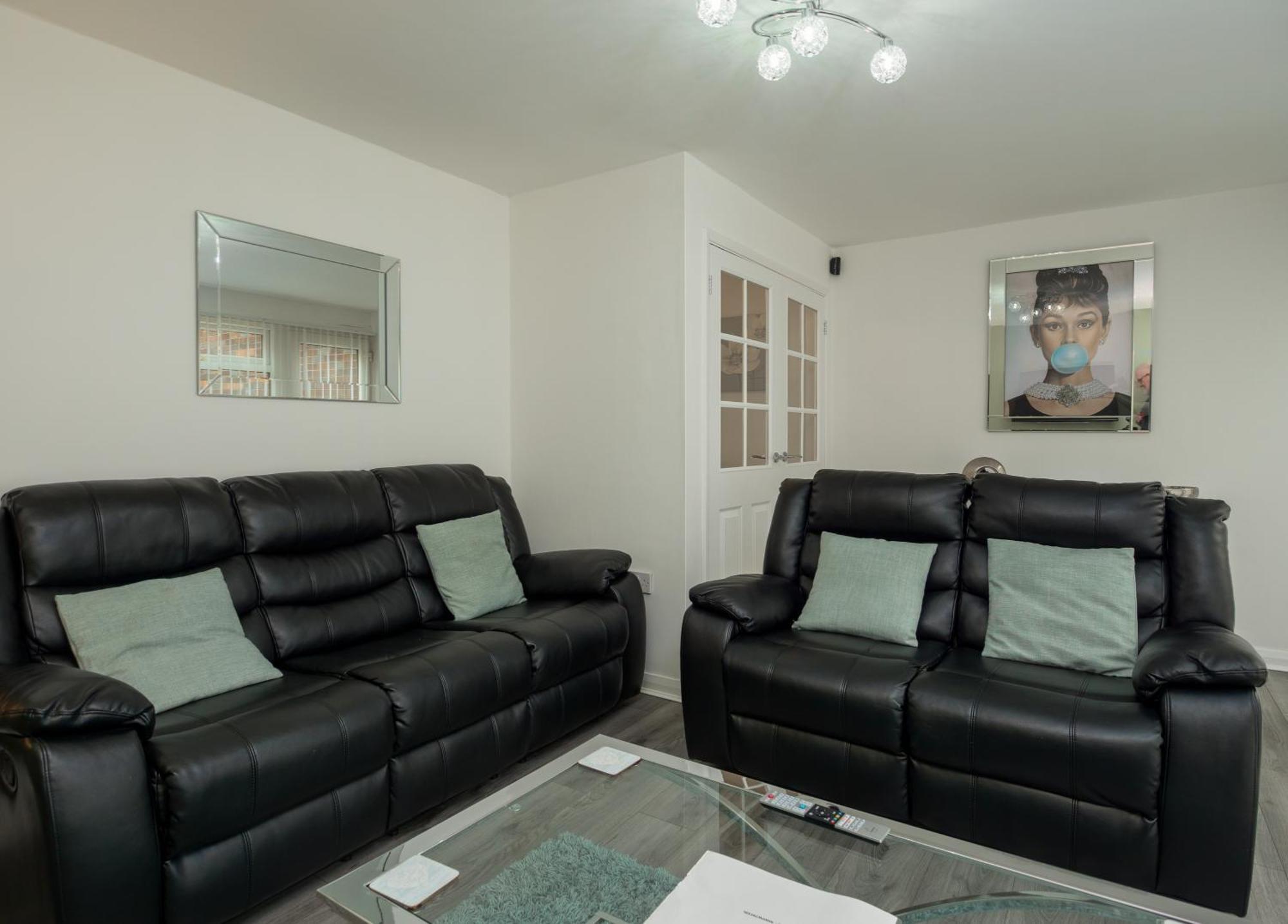 Sunderland Self Catering 4 - Centre Townhouse With Free Parking Holiday home *
